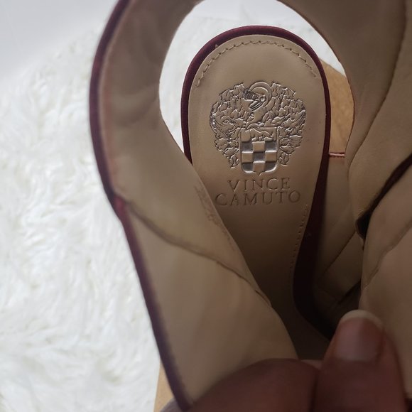 Vince Camuto Leather Heel - Picture 4 of 4